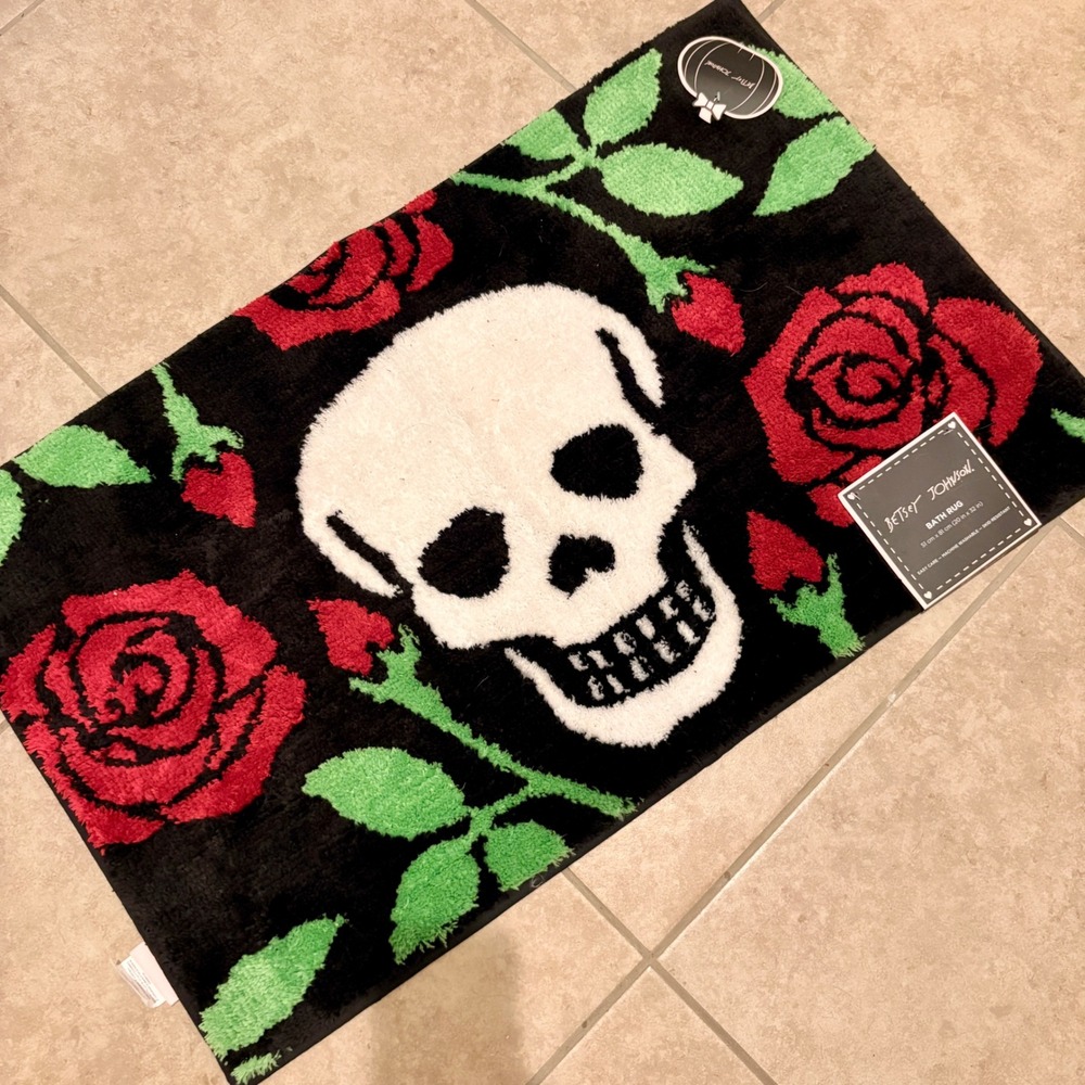 Betsey Johnson Skull and Red Roses Bath Rug Halloween Black Goth Punk New